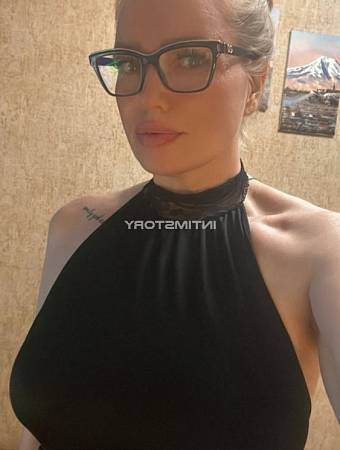 массажистка Мира